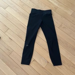 Under armour leggings black. Size xs. Meets at ankle for 5,2 women.